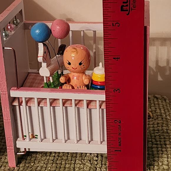 Vintage Enesco Baby Crib Music Box Bouncing Baby Pink Nursery Toy 1970s Taiwan - Picture 9 of 13